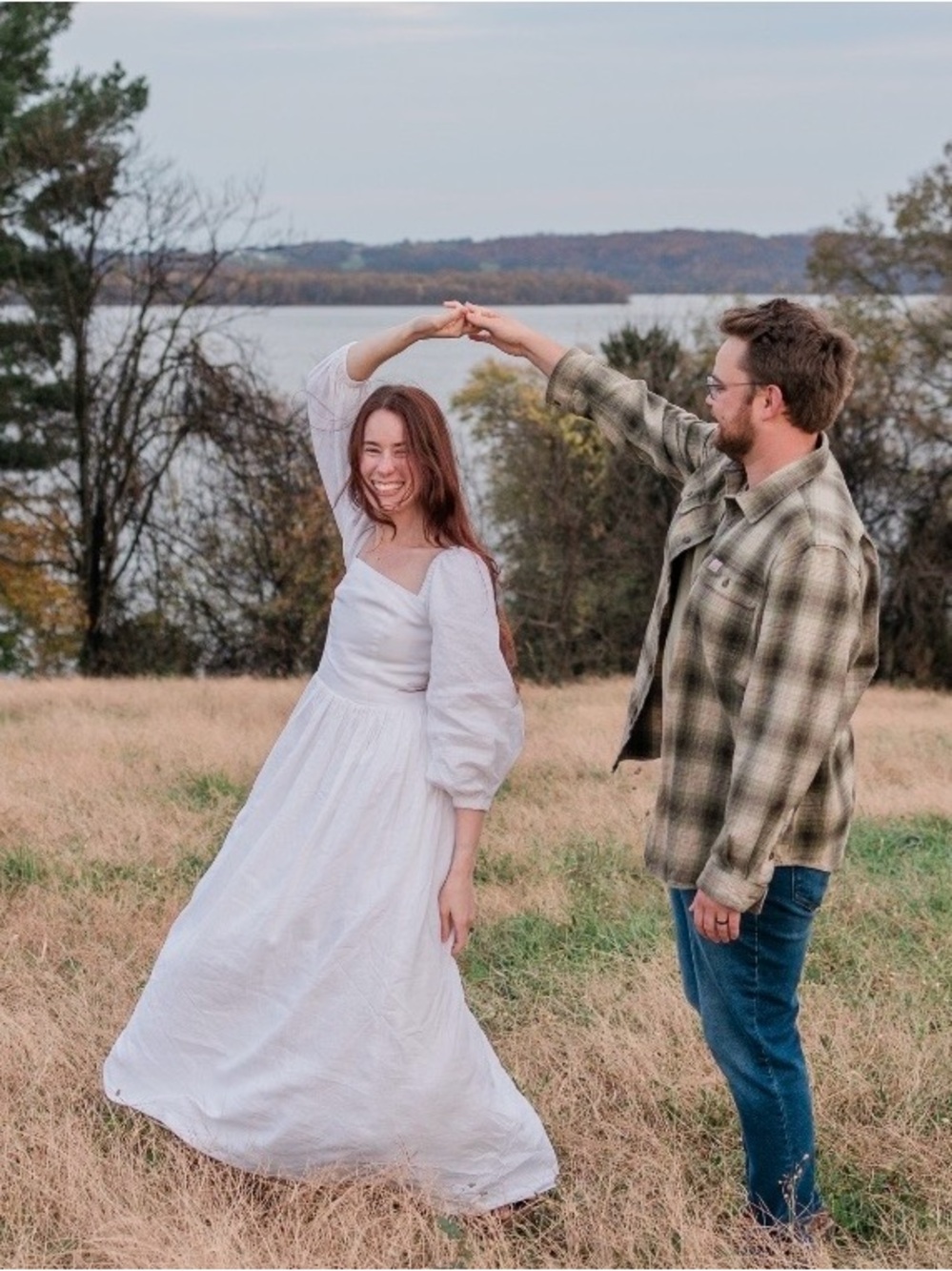 Women's White Maxi Dress with Puff Sleeves - Picture 4 of 4